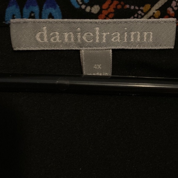 Cute patterned dress - Picture 2 of 7